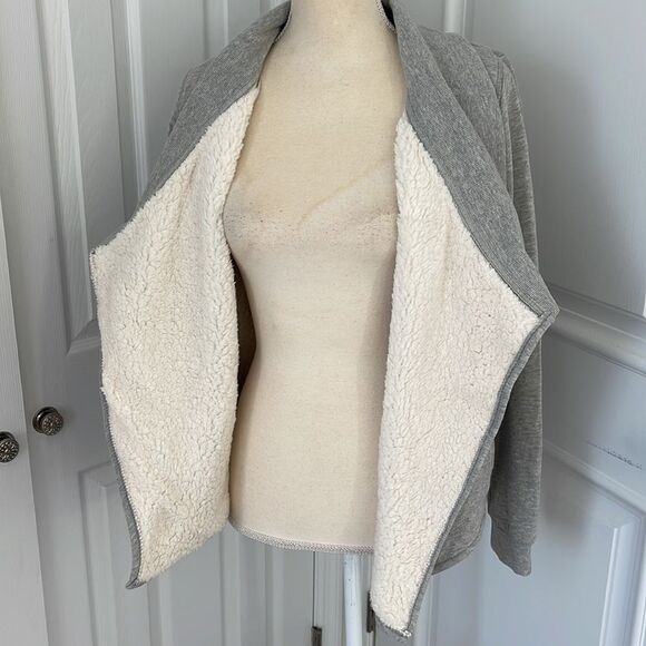 Olive & Oak Waterfall sherpa lined grey cardigan - Picture 2 of 9